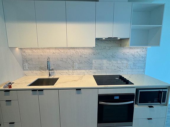 4th image of 252 Church St #4910