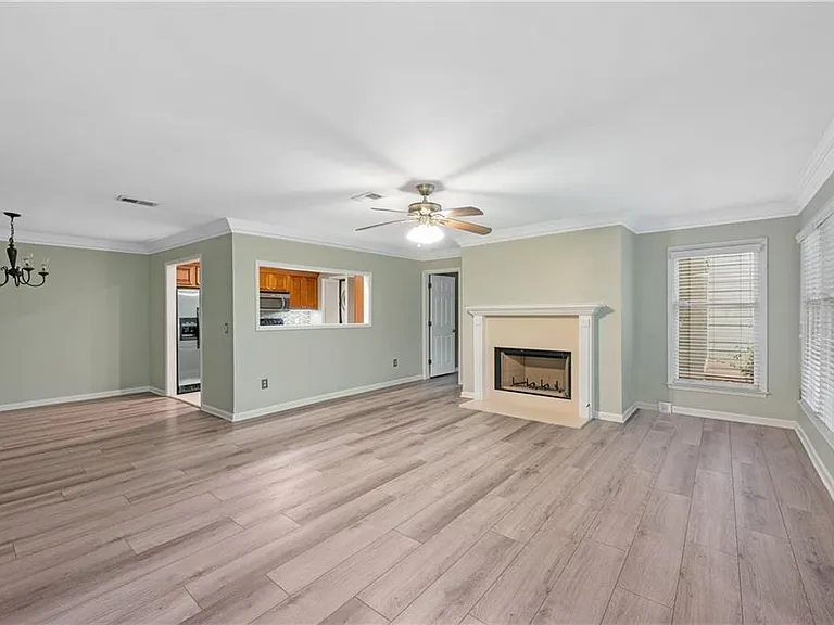 601 Abingdon Way — Photo 3