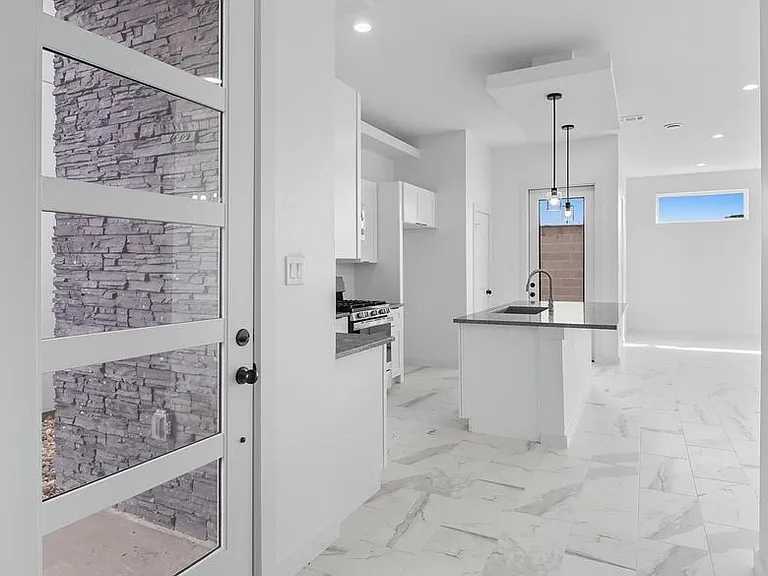 2921 El Fenice Ln — Photo 2