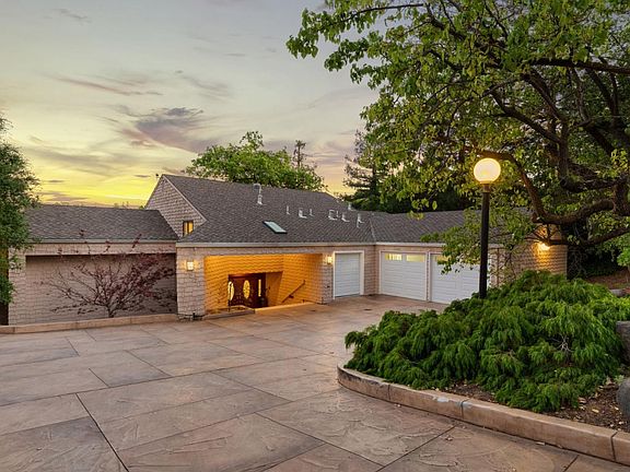 3rd image of 727 Bicknell Rd