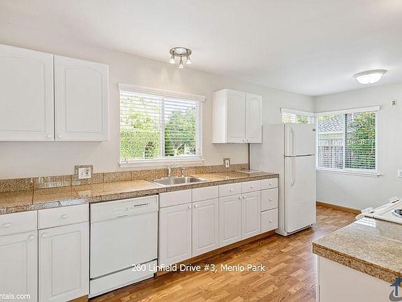 4th image of 260 Linfield Dr APT 3