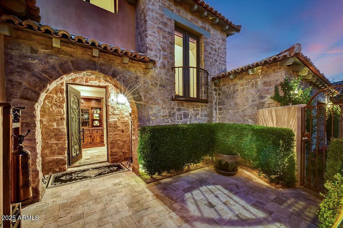 7435 E Golden Eagle Cir