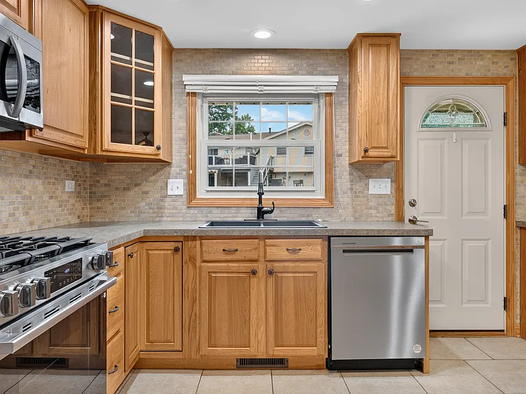 135 Jeffery Ln — Photo 14