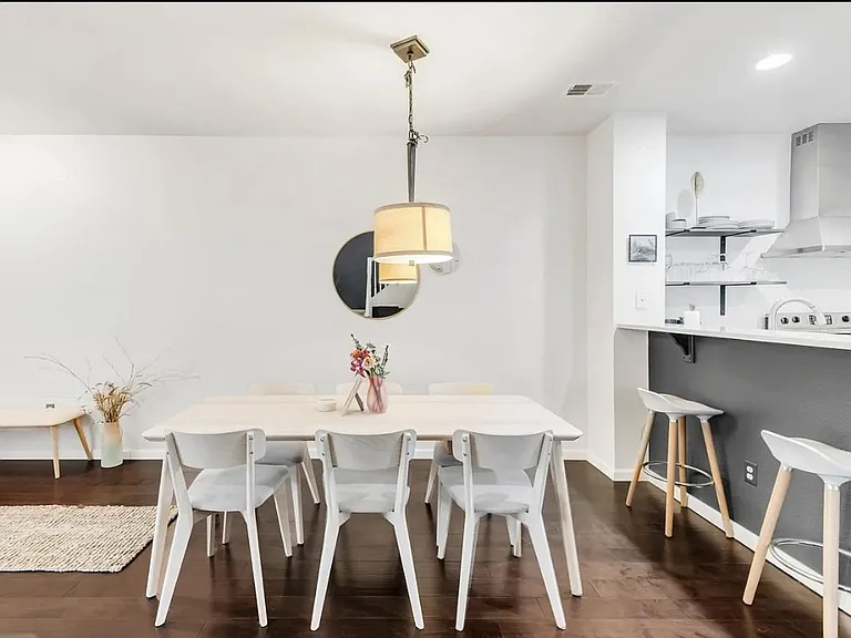 571 S Mobile Pl — Photo 7