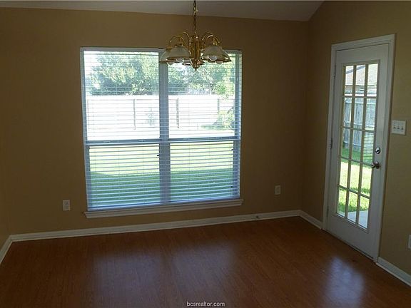 5th image of 210 Landsburg Ct