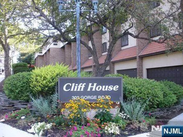 300 Gorge Road #6, Cliffside Park, NJ 07010