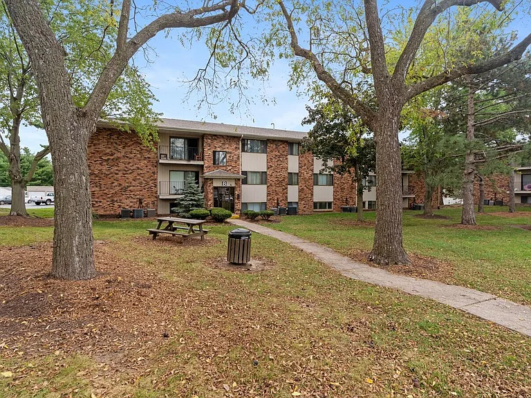 Breckenridge Davenport Apartments — Photo 8