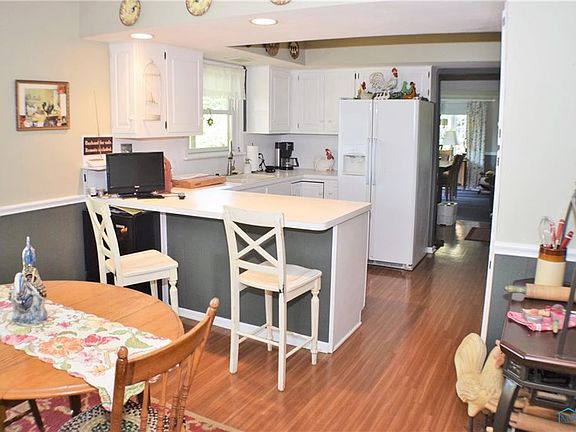 4th image of 315 Riverview Dr