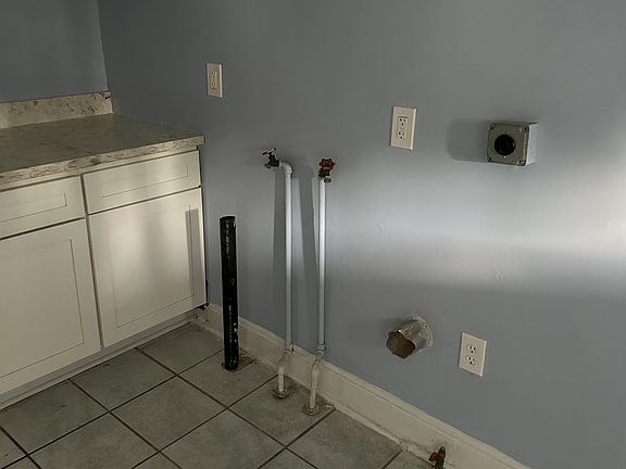 Washer and Dryer hookups