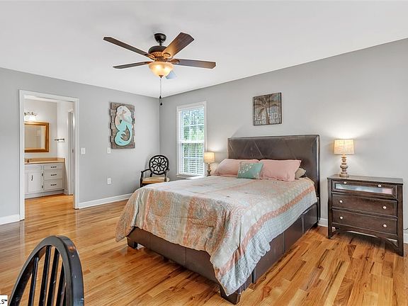 5th image of 1104 Plantation Dr
