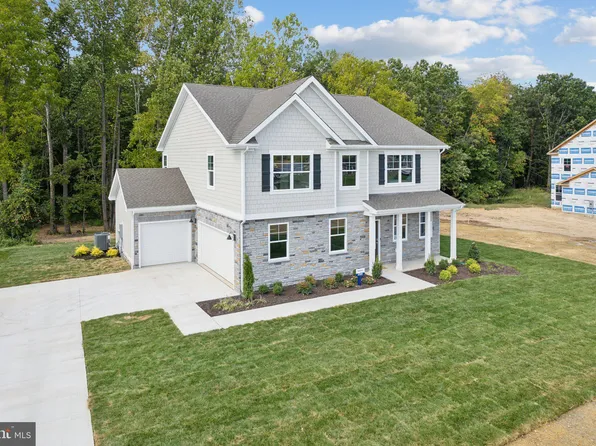 100 Whispering Oaks Dr, Staunton, VA 24401
