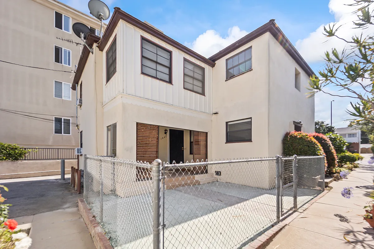 Building Photo - 1444 S Beverly Dr #1446