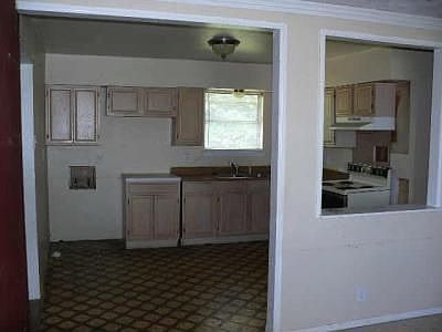 3rd image of 13984 Dennis Ln