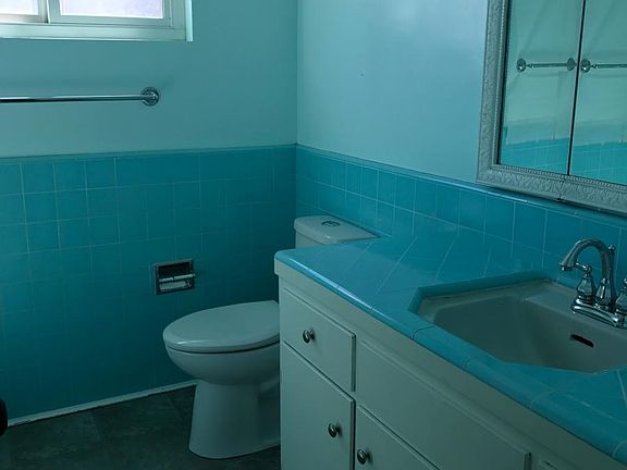 2nd image of 411 S Buena Vista St
