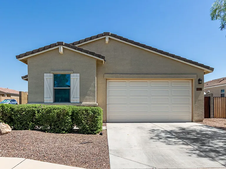 21398 W Holly St — Photo 2
