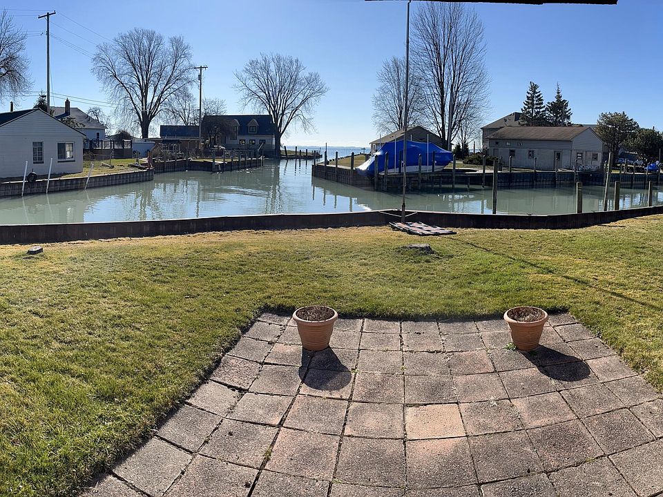 46144 Edgewater Dr, photo 2