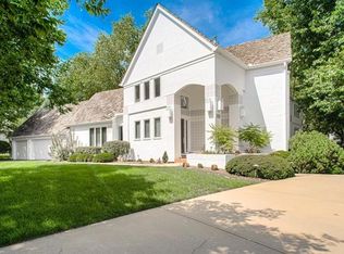 11620 Manor Rd, Leawood, KS 66211