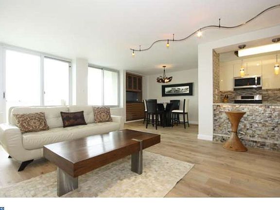 2nd image of 604-36 S Washington Sq #2603
