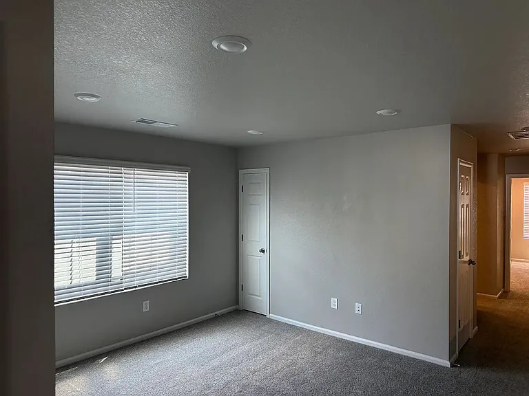 745 N Tempe St — Photo 6