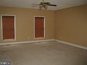 28 Grassland St — Photo 5