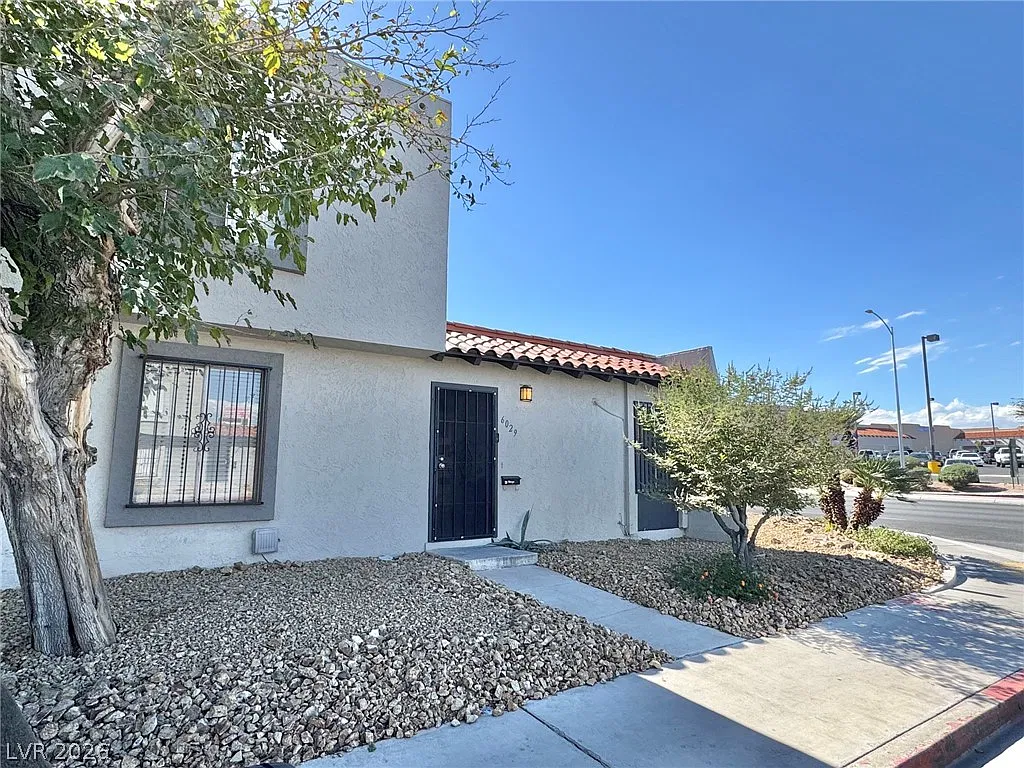 1 bed, 1.0 bath, 576 sqft, $1,900 — Photo 1