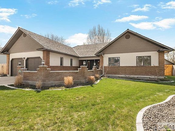 3rd image of 128 Stone Run Ln