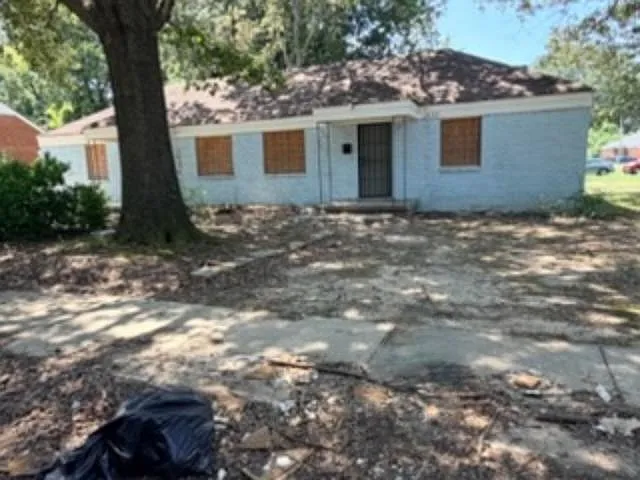 2 bed, 1.0 bath, 732 sqft, $775 — Photo 1