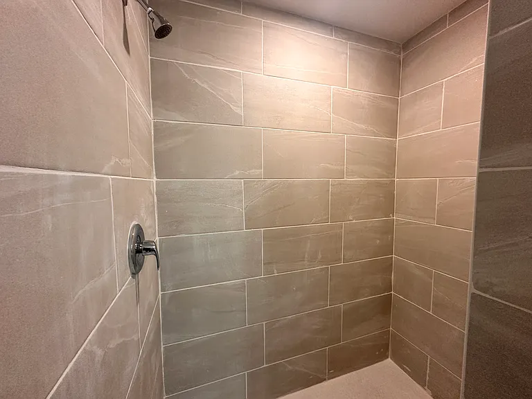 1421 NE 8th Pl — Photo 16