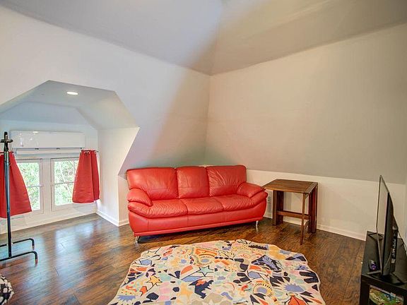 4th image of 2051 Alta Ave