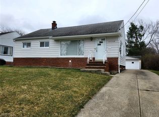 20748 Applegate Rd, Maple Heights, OH 44137