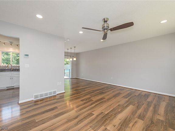 5th image of 427 Brian Dr