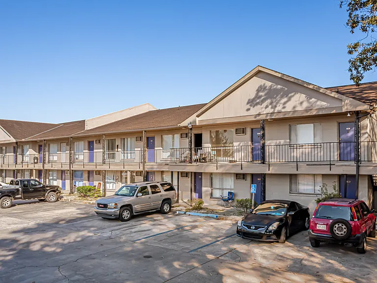 Fleur Apartments — Photo 10