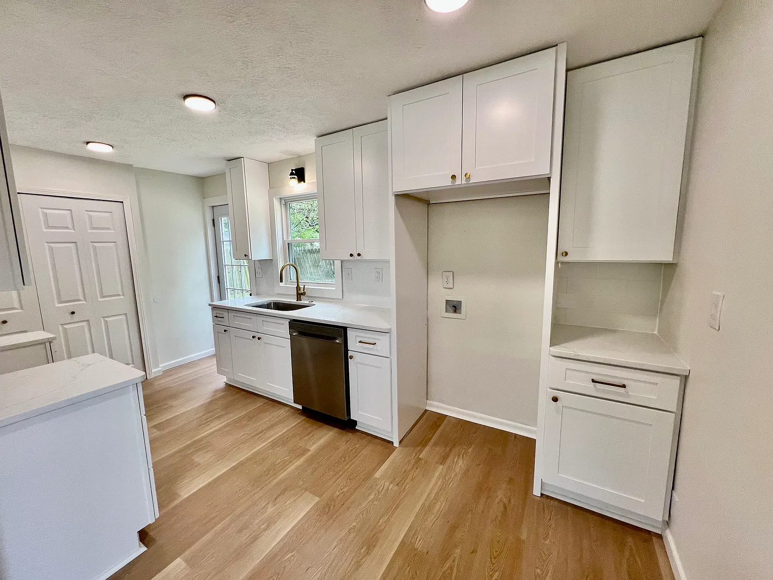 3 bed, 952 sqft, $1,895 — Photo 2