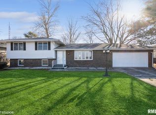 1328 Feldman Dr, Lincoln, IL 62656