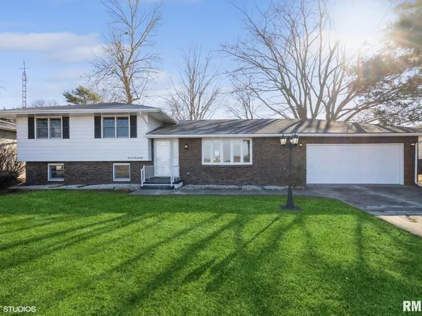 1328 Feldman Dr, Lincoln, IL 62656