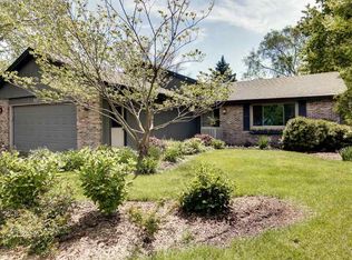 10321 Baederwood Dr, Machesney Park, IL 61115