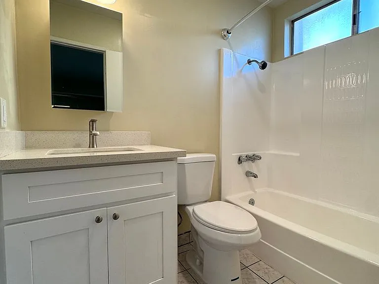 1124 N Olive Dr — Photo 10