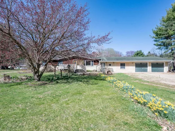 N4975 Pine Ln, Shawano, WI 54166