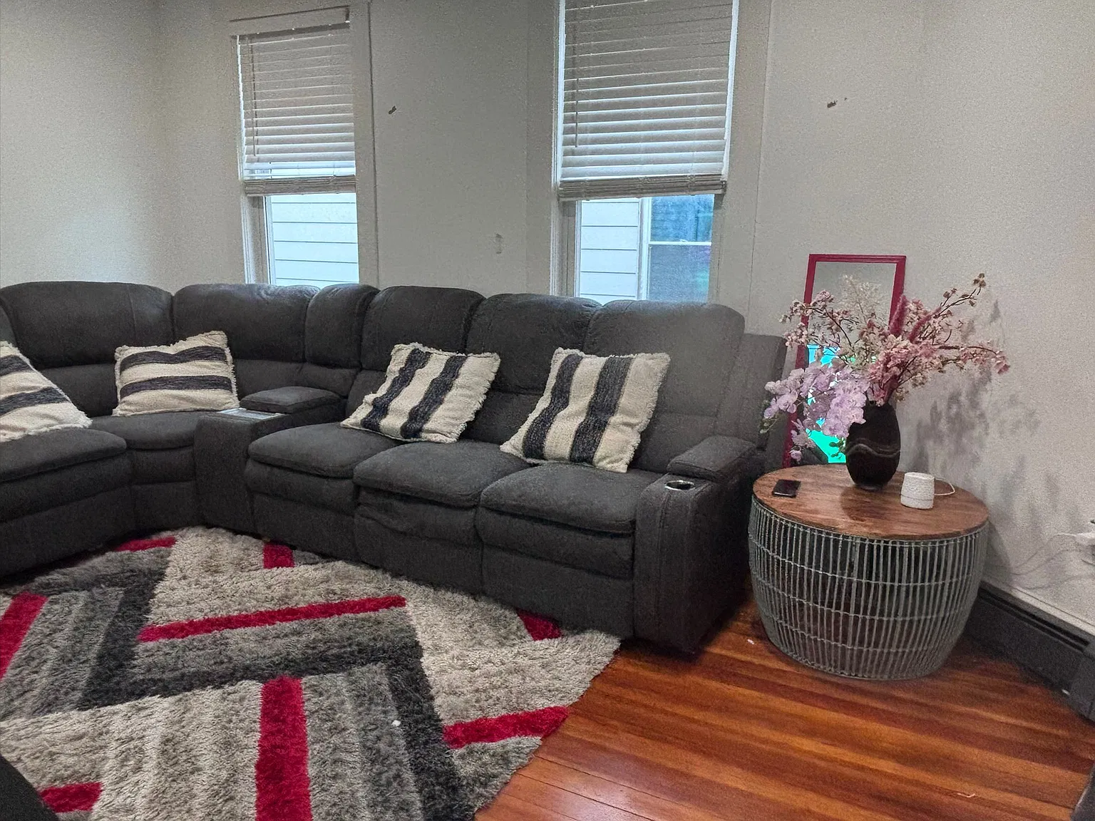 4 bed, 1200 sqft, $3,500 — Photo 2