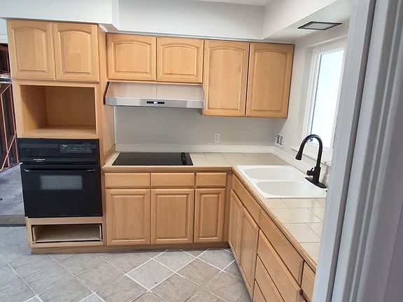 5th image of 2925 N Crystal Ave