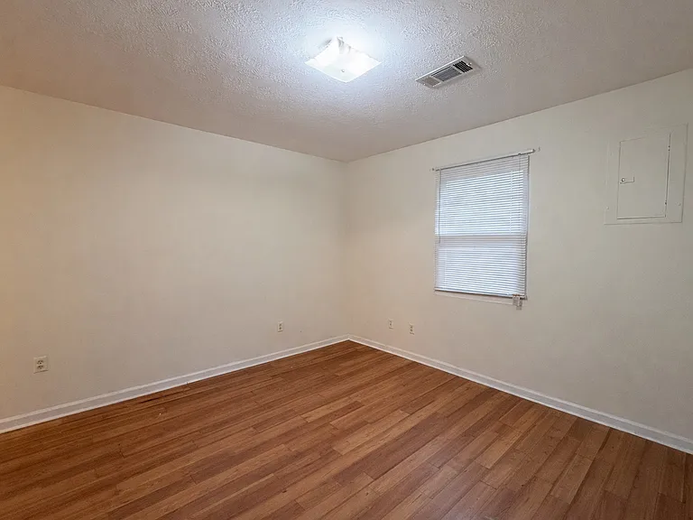 1170 Miller St #1 — Photo 9