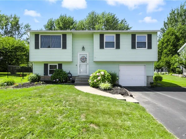 7797 New Hope W, Liverpool, NY 13090