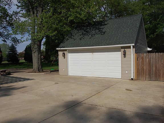 5th image of 2100 N Morton Ave