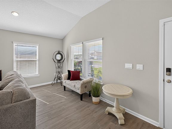 4th image of 65805 Edgewater Dr