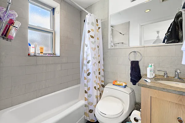 Rented by Kin | media 32