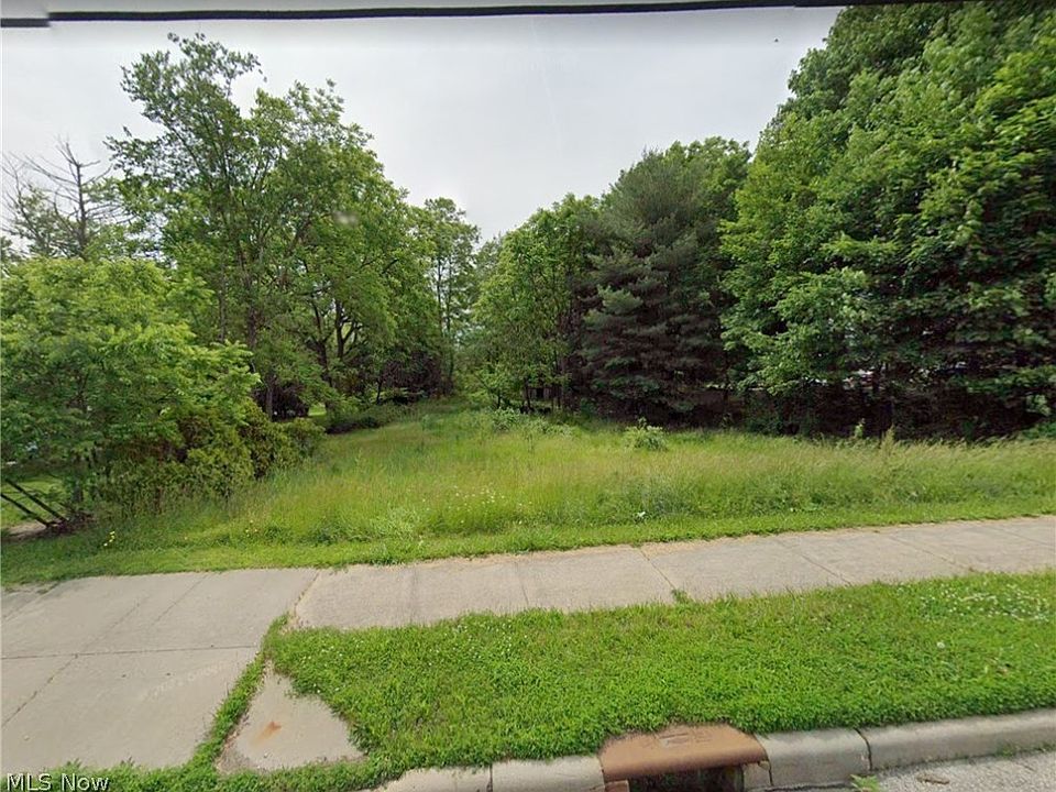1st image of 108 Northeast Ave #116