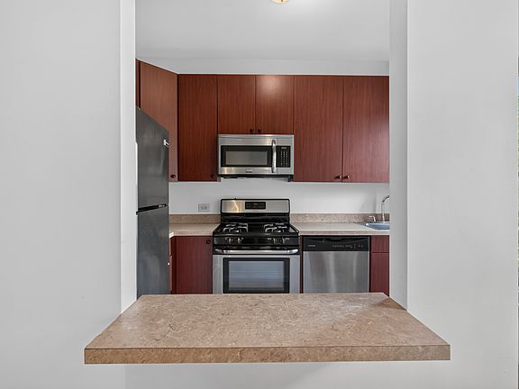3rd image of 8 Stanhope St #2