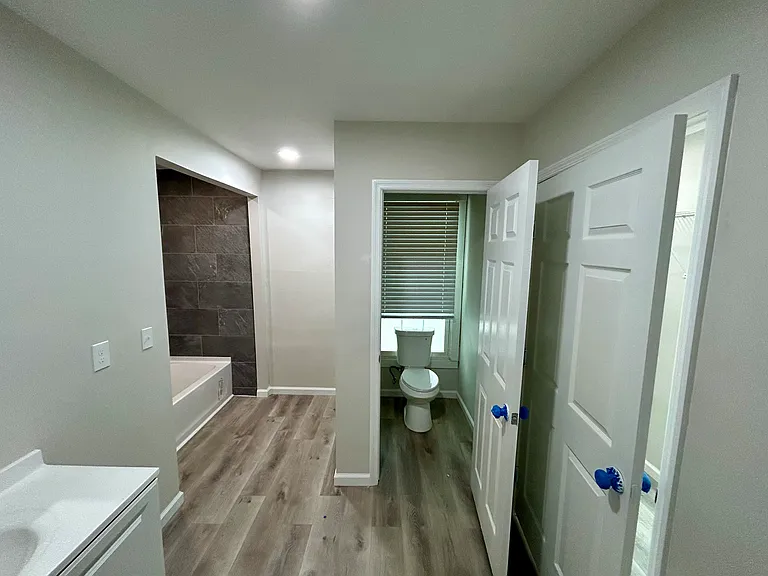 204 S Moore Rd — Photo 2