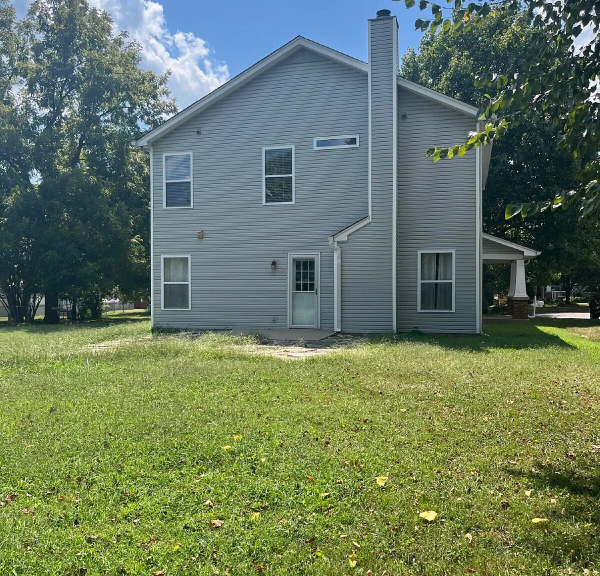 4 bed, 2.5 bath, 1824 sqft, $2,500 — Photo 3