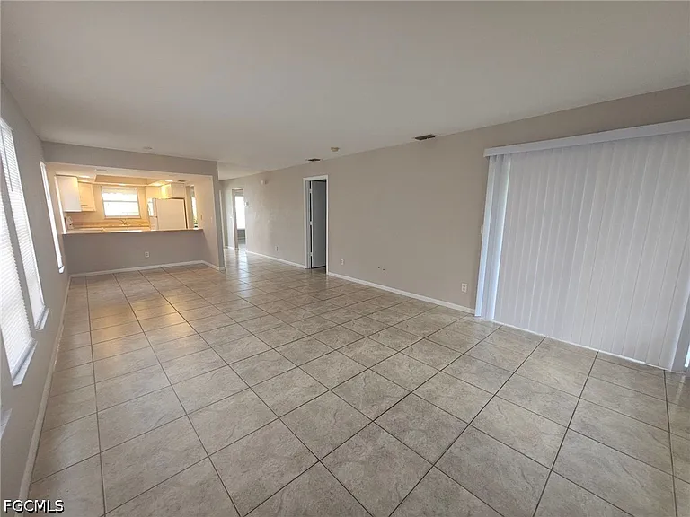 1101 SW 48th Ter — Photo 6